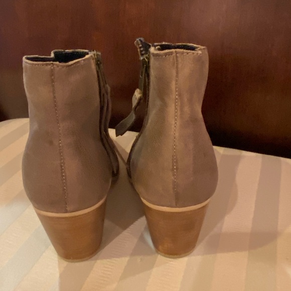 Urban Outfitters Faye Leather Ankle Booties - Picture 8 of 12